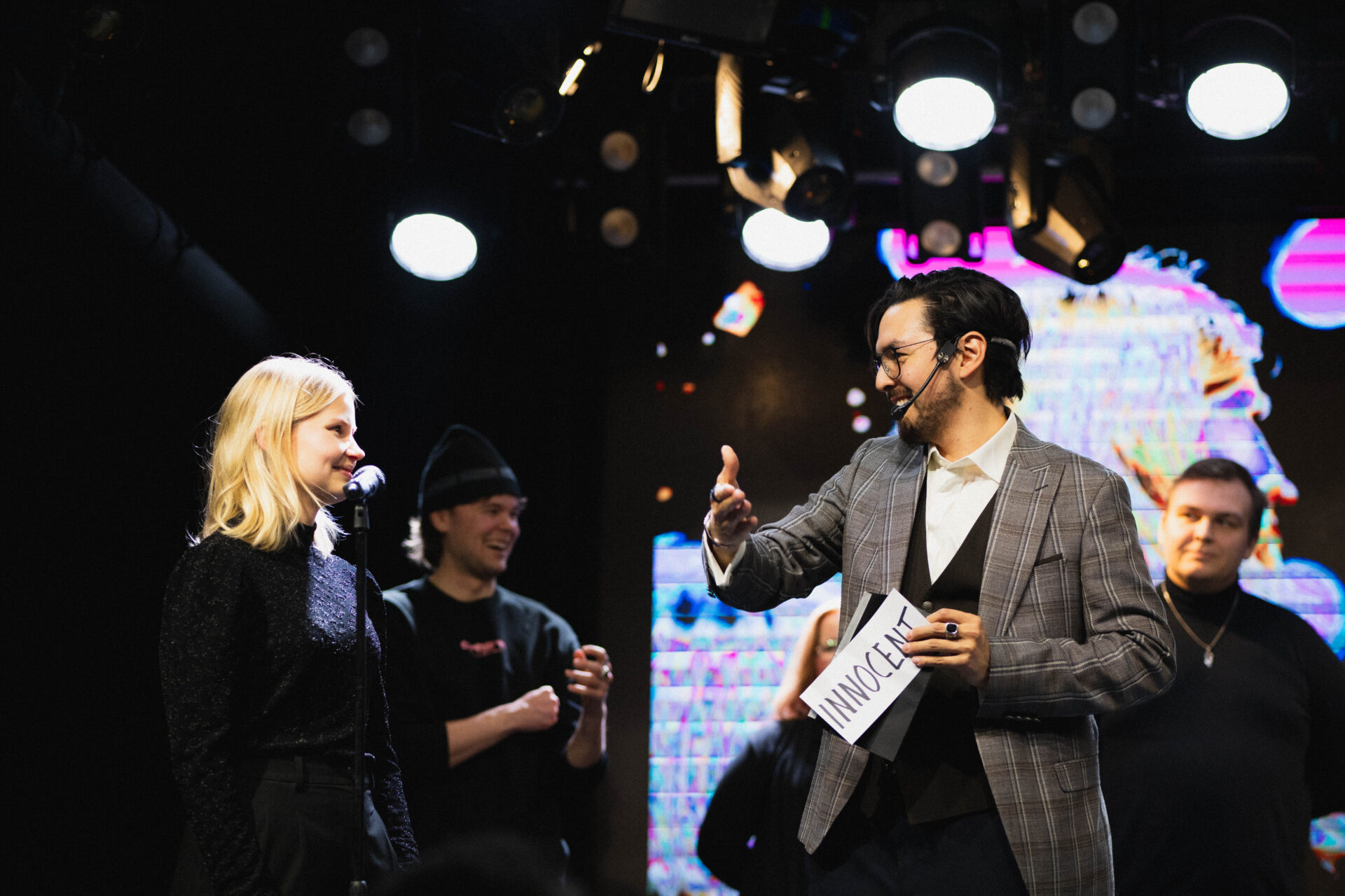 Magician Manual Lurate performing to a crowd