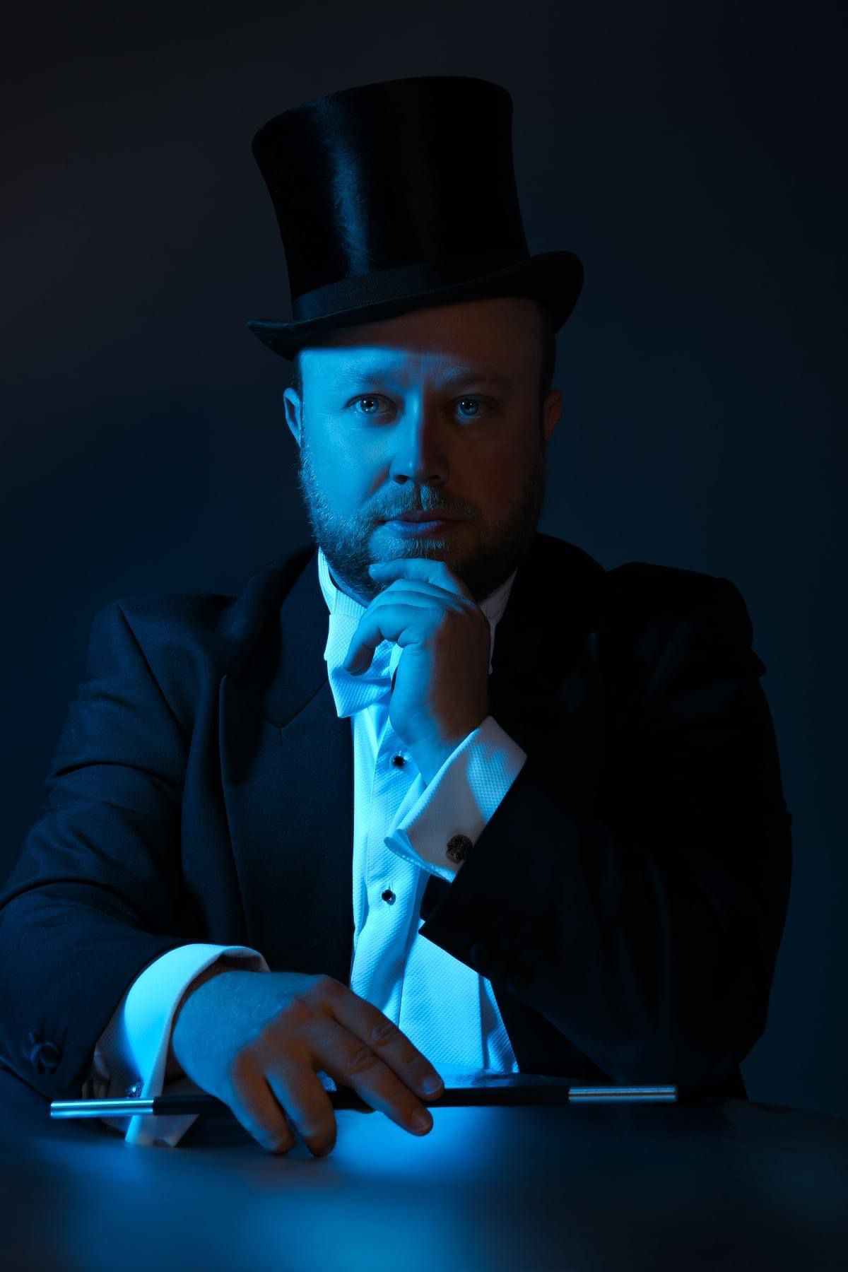 Neil Kelso comedy magician