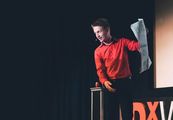 Tom Elliott comedy magician