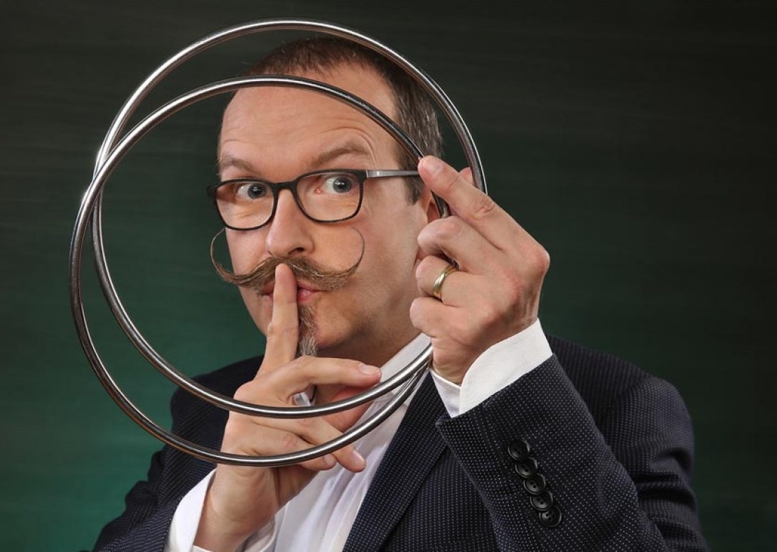 Axel Hecklau master of close-up magic